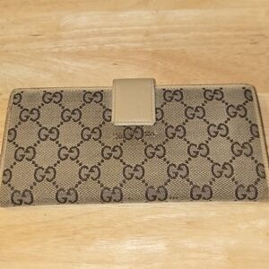 Gucci Beige Monogram Women's Bi Fold Wallet